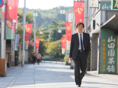 奥山和由氏